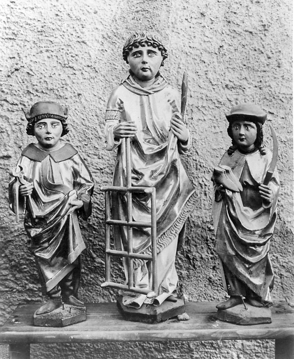 Bártfa (Bardejov, Szlovákia), Szent Egyed-templom, a Mária-oltár oromszobrai, 1916 előtt (MÉM MDK Fotótár, ltsz. 000.380P)