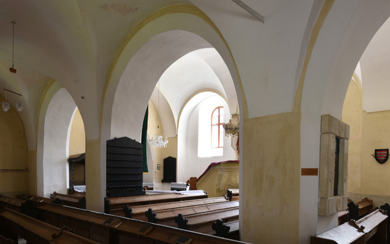 templomtér a mellékhajóból