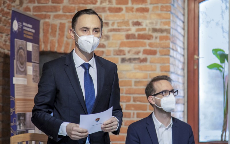 Mr. Alin Nica Temes Megyei Tanács elnöke kőszőntője