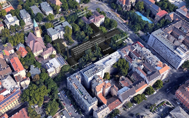 A légifotón a Városligeti fasor és Bajza utca sarkán lévő volt BM Kórház telke látható. Fekete sávok jelölik a bontandó épületszárnyakat.