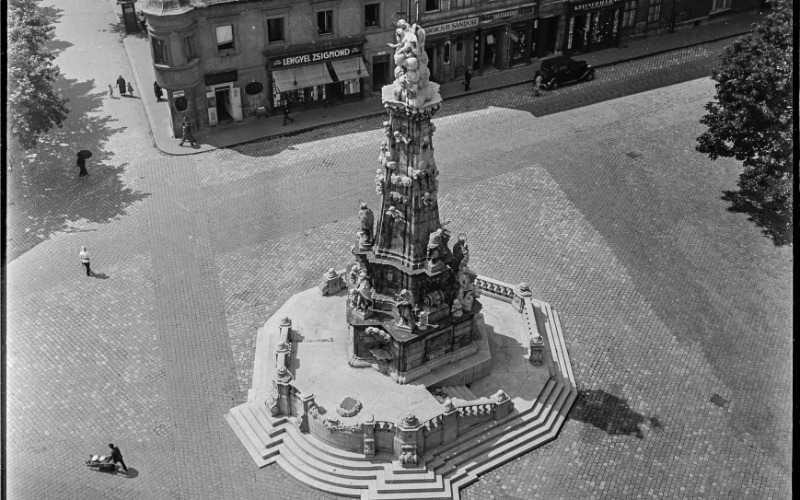 Budapest, Szentháromság tér a Mátyás-templom tornyából, 1935.