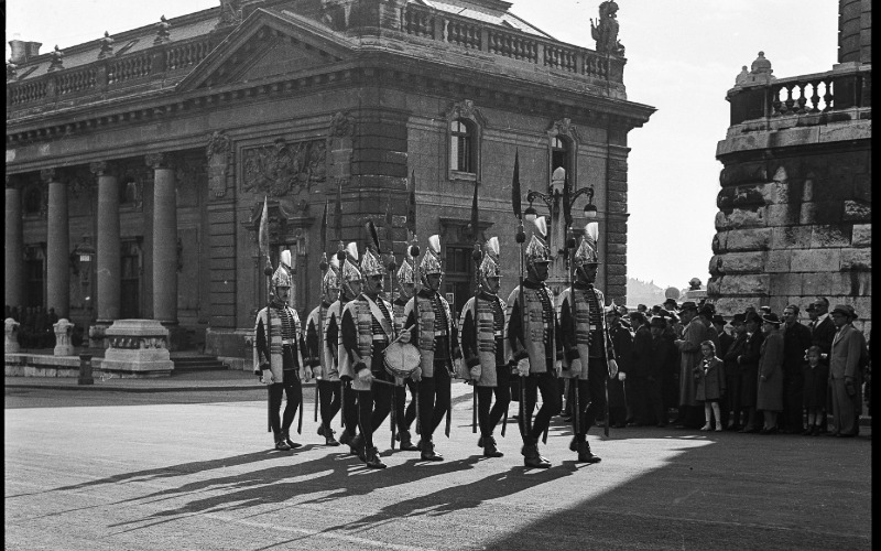 Budapest, királyi palota, őrségváltás, 1930-as évek. 