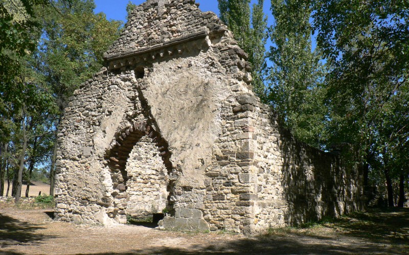 Aszófő,_kövesdi_templomrom