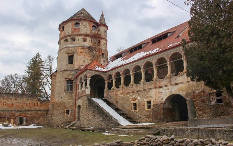 Nyugati szárny az öregtoronnyal (Kovács Evelin felvétele, 2019)