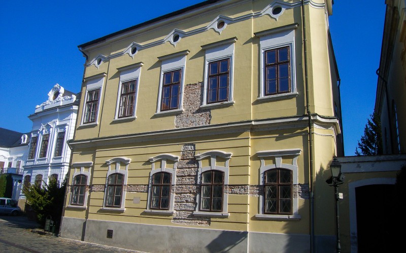 A főhomlokzat összképe a falkutatás után (Fülöp András)
