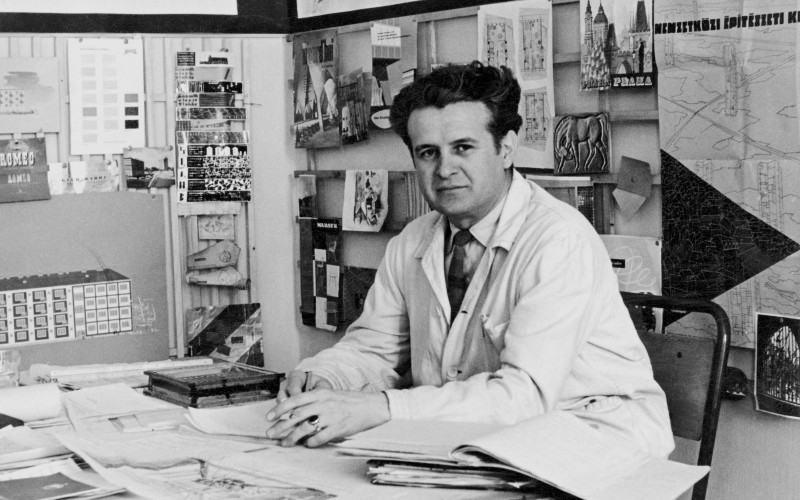 Snopper Tibor a Szegedi Tervező Vállalat irodájában, az 1960-as évek elején. Fotó: Buzsáki Ferenc