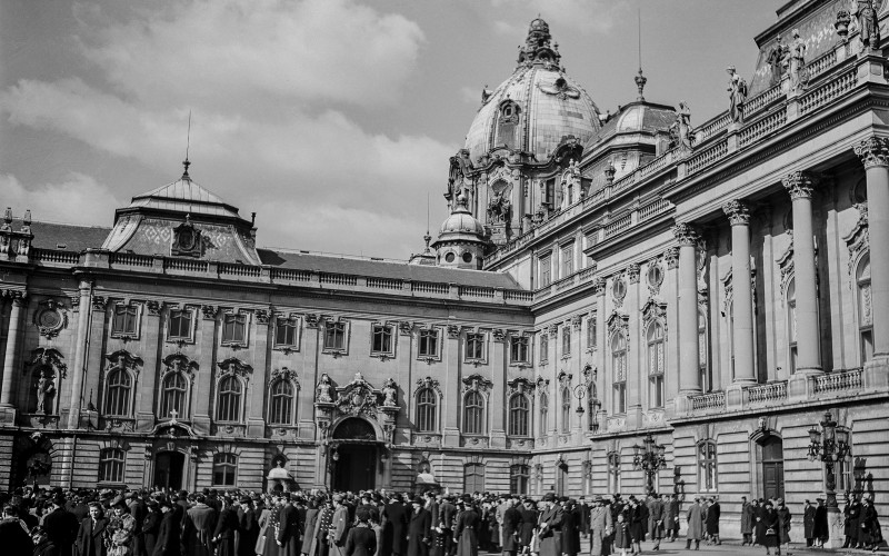 Királyi Palota oroszlános udvar. Fotó: Szőllősy Kálmán 1945 előtt. MÉM MDK, Fotótár ltsz. 090.351N