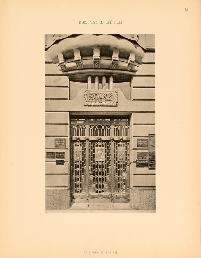 Budapest (VI. ker.), Hajós u. 25. – Fodor Gyula építész, 1905–1906 (Napóleon-udvar). Kovácsoltvas kapu