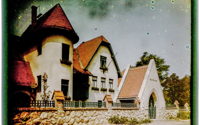 A városmajor utcai általános iskola és óvoda az 1910-es években. Autokróm. MÉM MDK Múzeumi Osztály