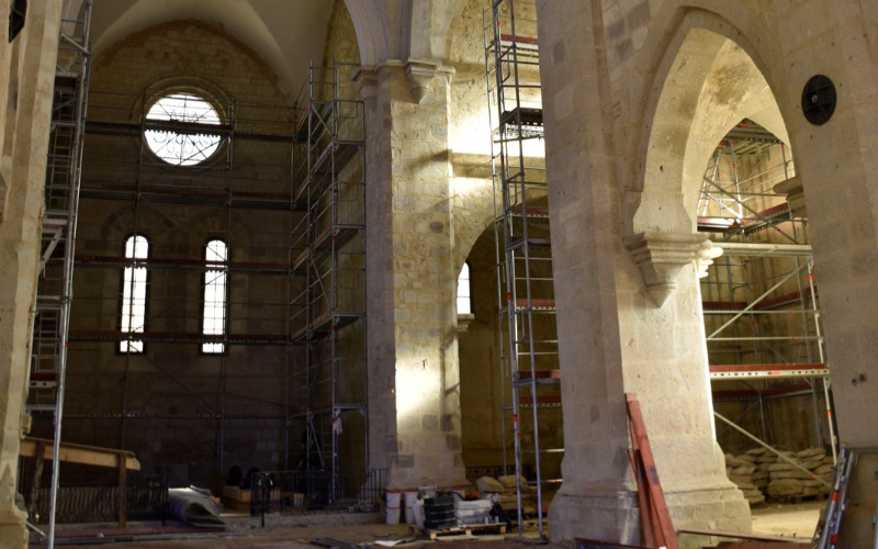 A templombelső felújítás alatt, fotó: Szökrön Péter