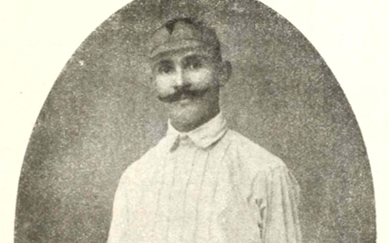 Lauber Dezső teniszfelszerelésben. Nemzeti Sport, 1904/40. 1.