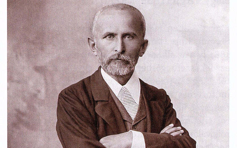 Tandor Ottó portréja (forrás: A haza építőkövei. Tanulmányok a 19. századi építészet köréből Sisa József tiszteletére.  Szerk. Farbaky Péter, Farbakyné Deklava Lilla. Bölcsészettudományi Kutatóközpont, Művészettörténeti Intézet, Budapest, 2022. 73.)