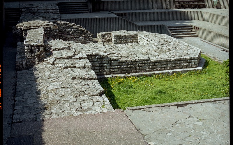 Budapest, Március 15. tér, Contra Aquincum maradványai, 2000, Galacanu Efstatia felvétele, MÉM MDK Fotótár ltsz. 189.581N