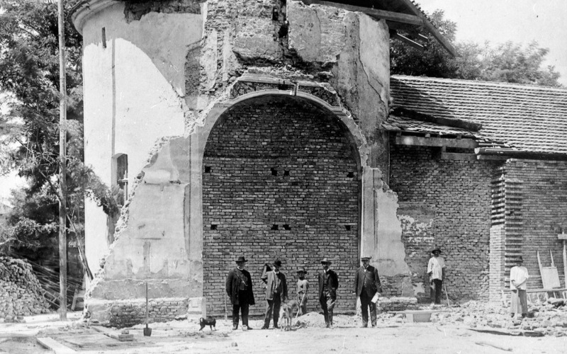 Kiszombor, római katolikus templom átalakítás közben. MÉM MDK Fotótár, ltsz. 107.568ND