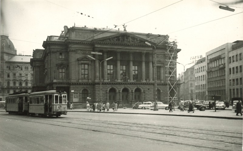 A színház főhomlokzata, 1950-es évek.