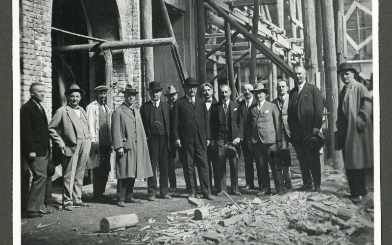 Klebelsberg Kuno az egyetem építkezésén. Ismeretlen fényképész, 1929. MÉM MDK MO