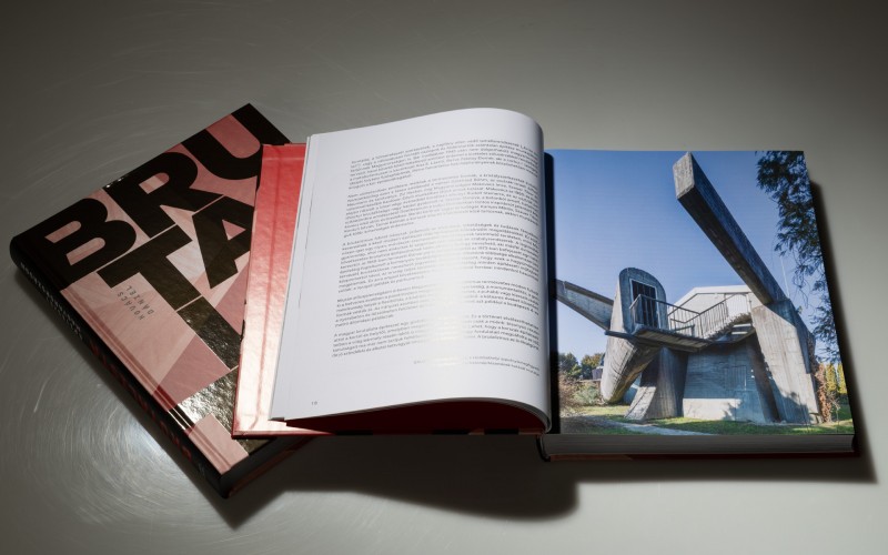 Kovács Dániel: Brutalista építészet Magyarországon. F. Tóth Gábor fotóival. MÉM MDK, Budapest, 2026