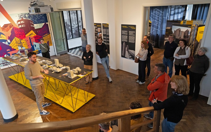 FTG_6083_Kurárori tárlatvezetés Kovács Danival_FTóth Gábor képe