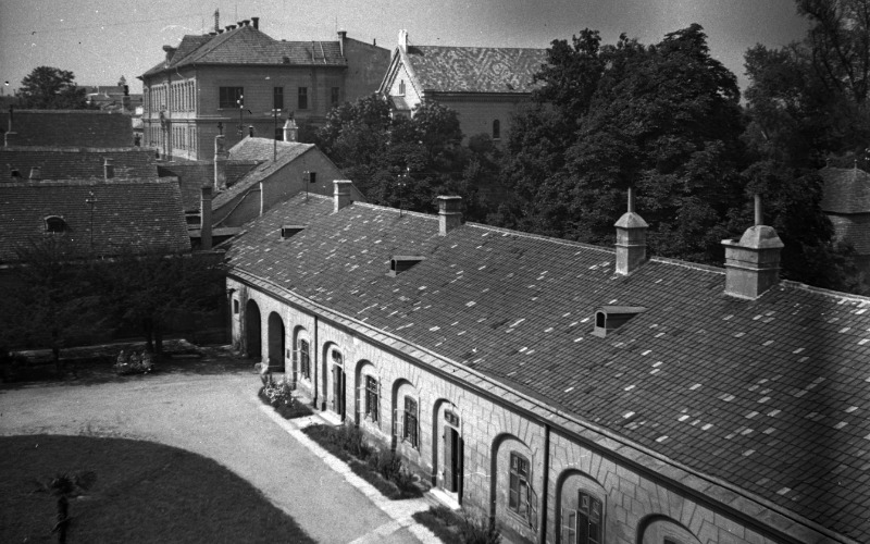 Tata, Esterházy-kastély, gazdasági mellékpületek, Dobos Lajos, 1974, ltsz.: 104.741cD