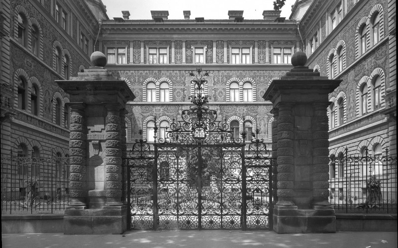 Kodály körönd, MÁV Nyugdíjintézeti bérház. Petschacher Gusztáv, 1879-1881. MÉM MDK Fotótár 015.270N