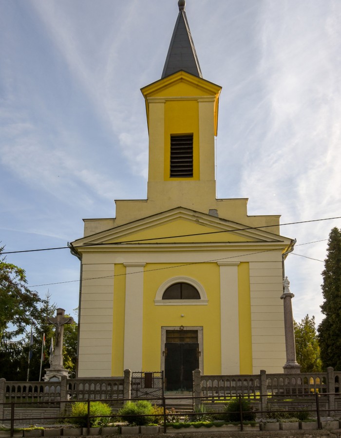 Zámoly, római katolikus templom, homlokzat
